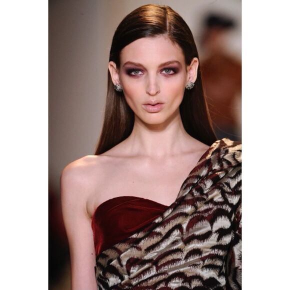 $2490 Carolina Herrera Runway CORSETED Velvet & Brocade!  Puff Sleeve Dress 4 - Picture 3 of 8